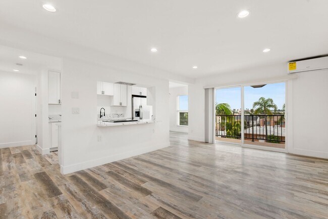 Interior Photo - 4475 49th St.