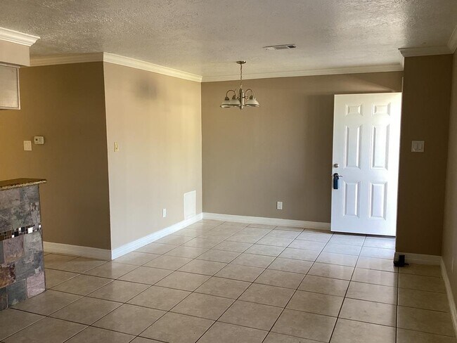 Building Photo - 6360 Crestside Dr