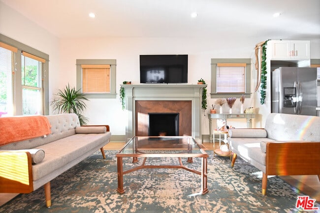 Building Photo - 1600 N Kingsley Dr