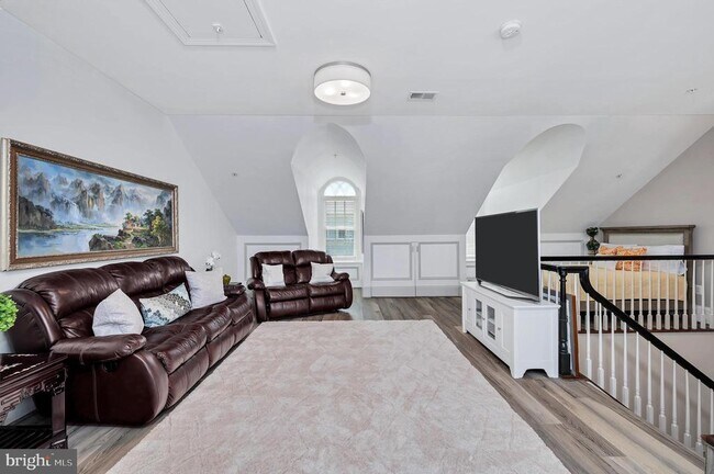 Building Photo - 705 Lyles Ln