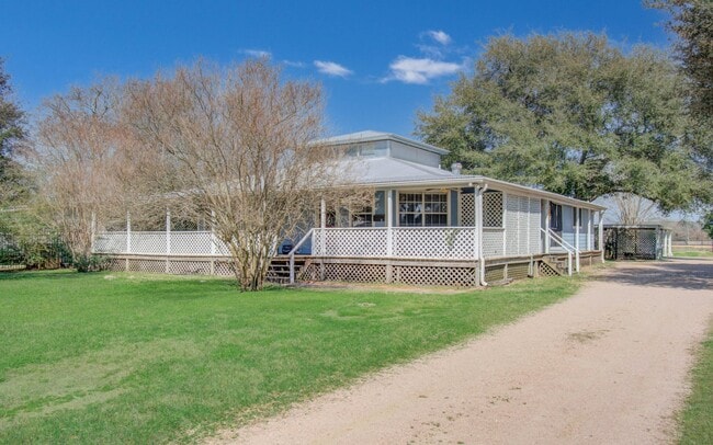 Building Photo - 15510 Cypress Garden Dr