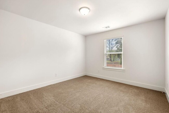 Building Photo - 1870 Plainsboro Dr