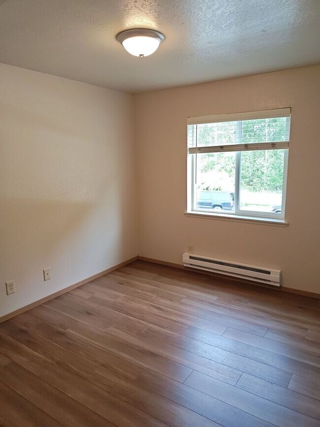 Building Photo - Two bedroom with balcony