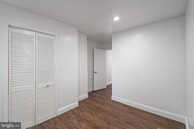 Building Photo - 2238 Oakford St