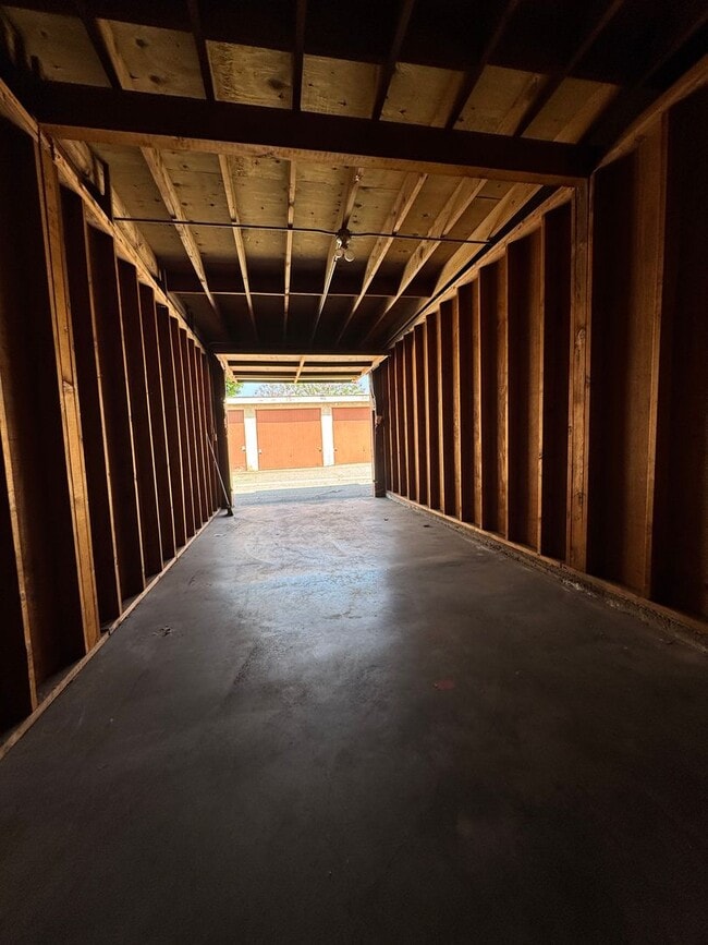 Building Photo - Spacious and Light 2 bedroom in Avalon Gre...