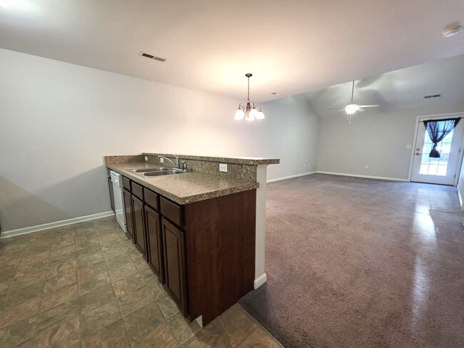 Building Photo - 102 Hunter's Way