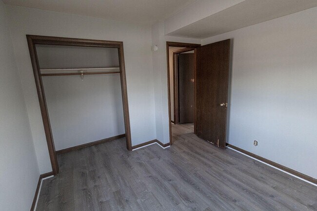 Building Photo - 1804 Sylvan Ln