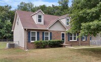 Building Photo - Newly renovated three bedroom home for ren...