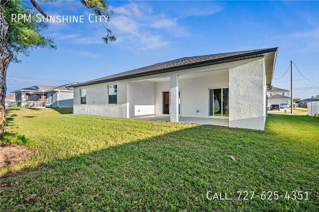 Building Photo - Modern 4-Bedroom Home in Cape Coral – Styl...