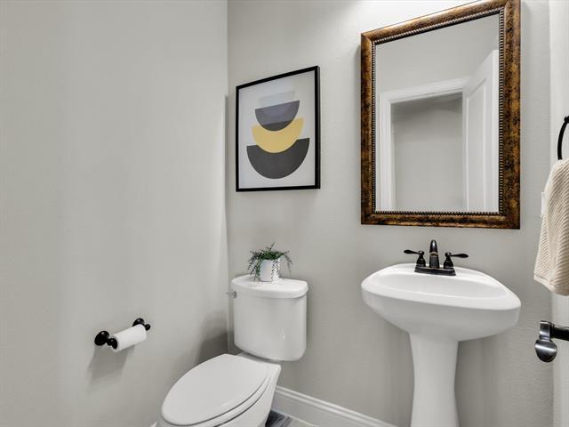 Building Photo - 310 Hawthorn Dr