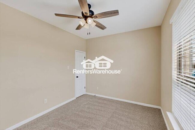 Building Photo - MOVE IN READY COMPLETELY UPDATED - 3BED/2B...