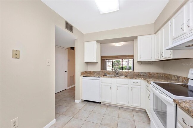 Building Photo - 5172 Lake Village Dr