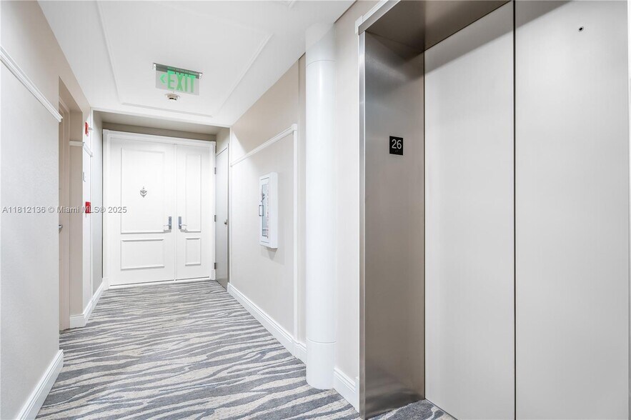 Building Photo - 848 Brickell Key Dr
