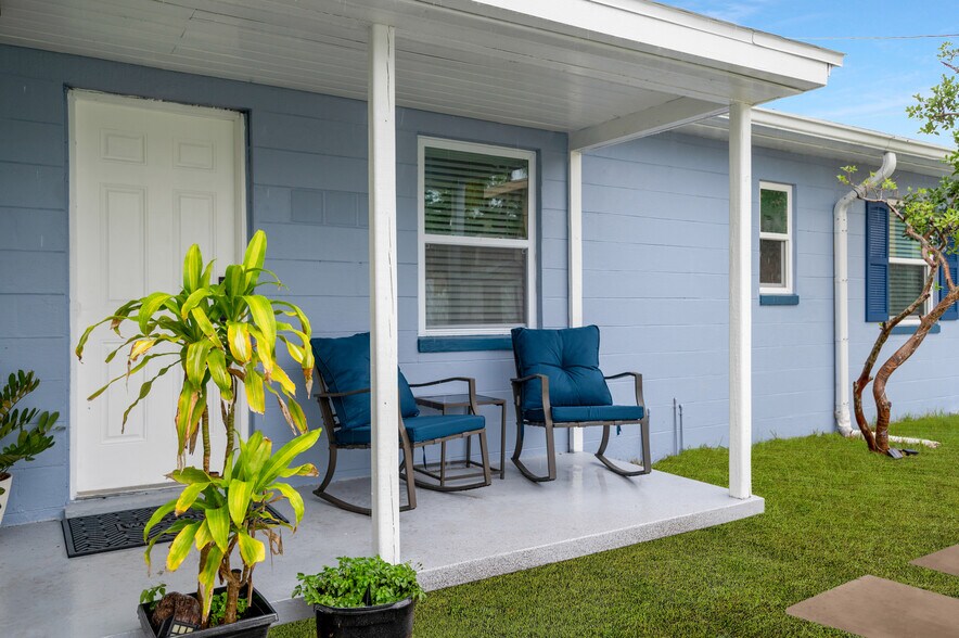 Building Photo - 401 S Mars Ave