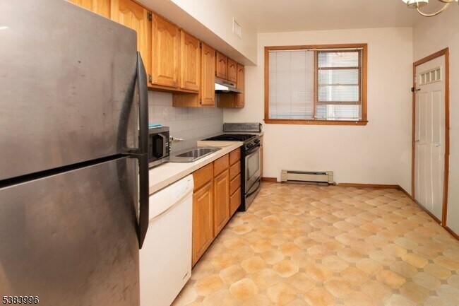 Building Photo - 207 N Fullerton Ave