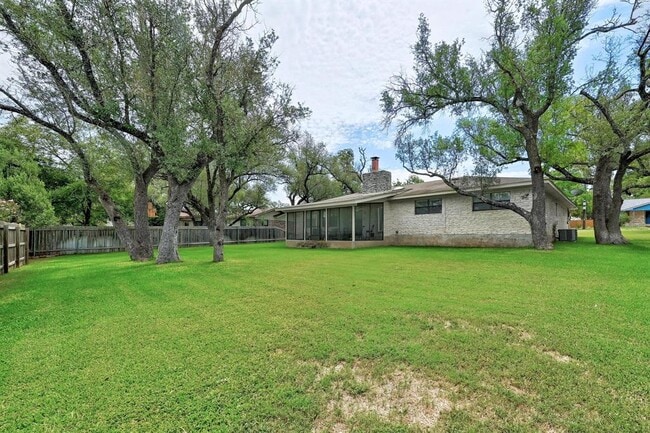 Building Photo - 110 Ridge Oak Dr