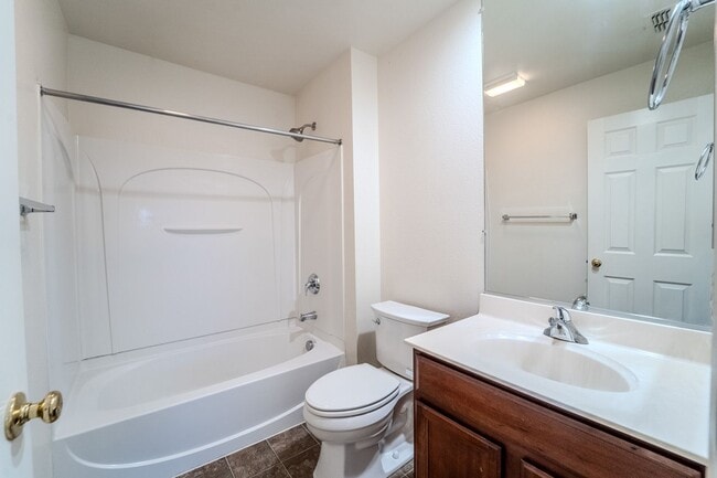 Building Photo - ? Spacious 4-Bedroom, 2.5-Bathroom Home in...