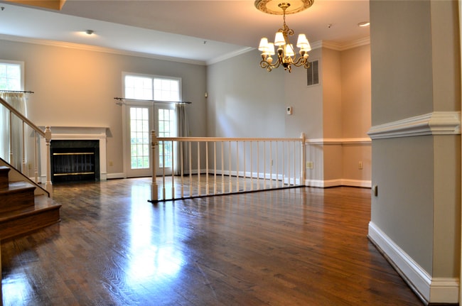 Building Photo - Large Townhouse 3 Bedroom 2 Full Baths and...
