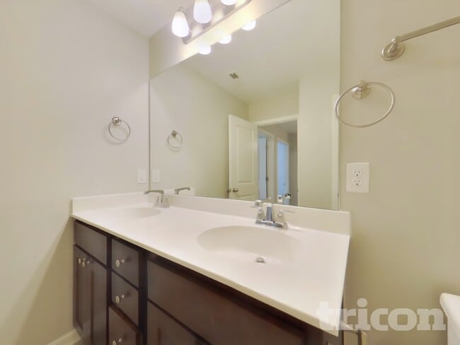 Building Photo - 121 Hickory Sta Ln