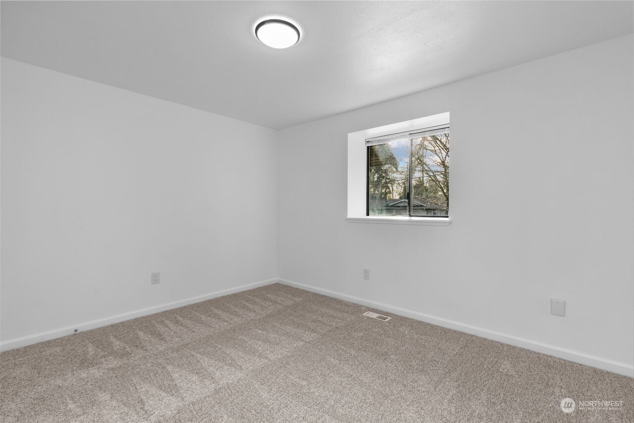 Building Photo - 10320 75th Ave E