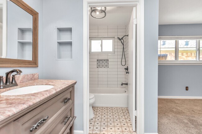 Building Photo - 13627 Greenridge Dr