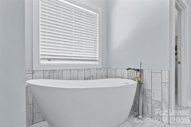 Building Photo - 129 Greens Rd