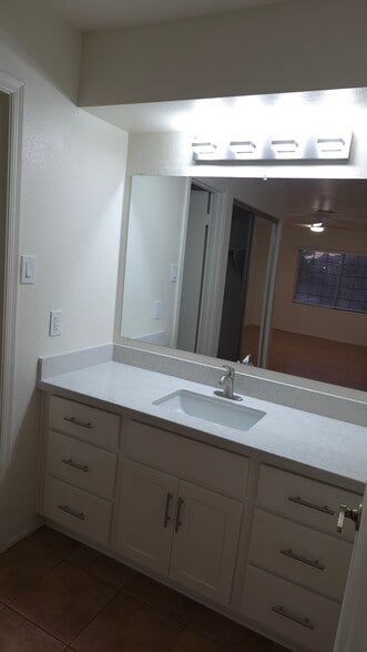 2nd floor vanity - 1717 E Union Hills Dr