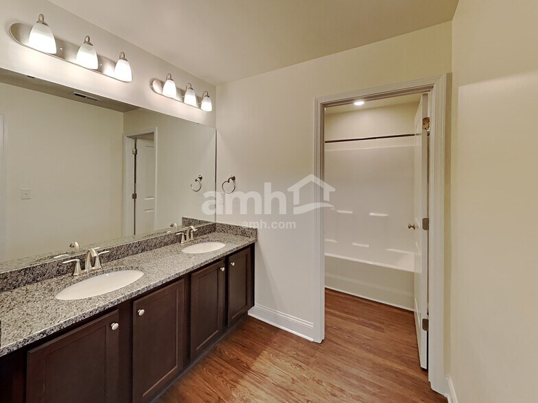 Building Photo - 113 Samara Ln