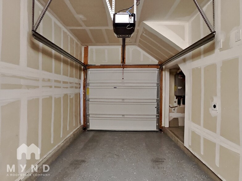 Building Photo - 164 Log Pond Ln