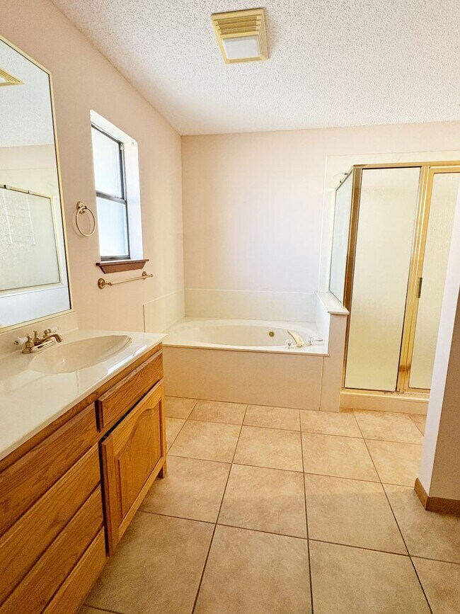 Building Photo - 139 Glenvalley Cir