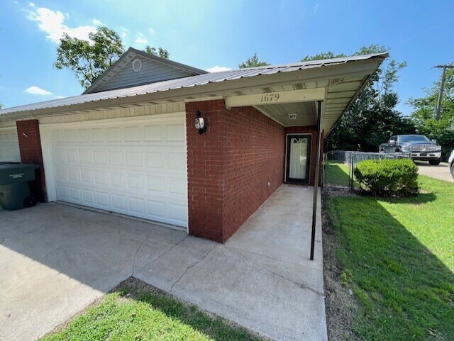 Building Photo - 1679 N Saddlehorn Ave