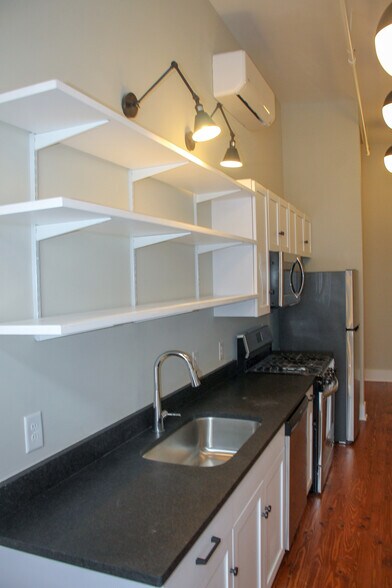 Building Photo - 596 Cherry St