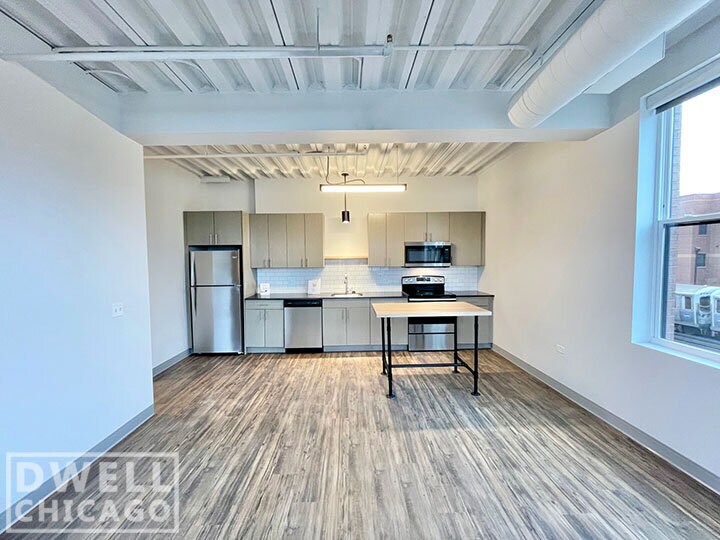 Building Photo - 951 W Dakin St