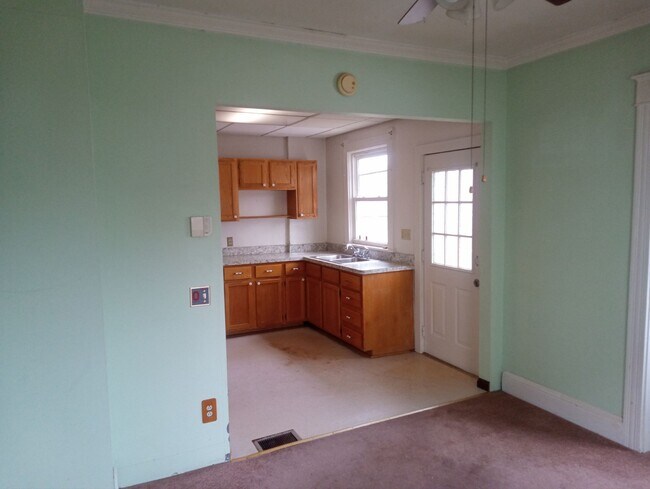 Building Photo - 1508 Albert St