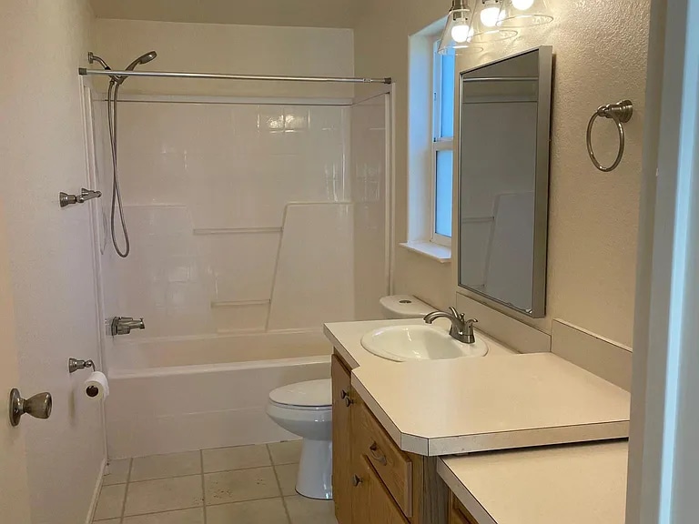 Building Photo - 291 Las Tablas Rd