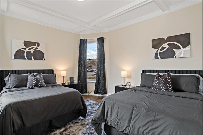 Building Photo - 5536 S King Dr