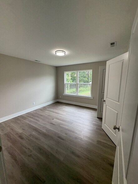 Building Photo - 4662 Heiskell Dr