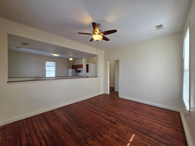 Building Photo - 1102 E 33rd St