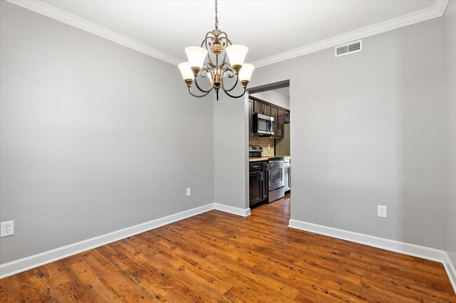 Building Photo - 412 N Village Cir