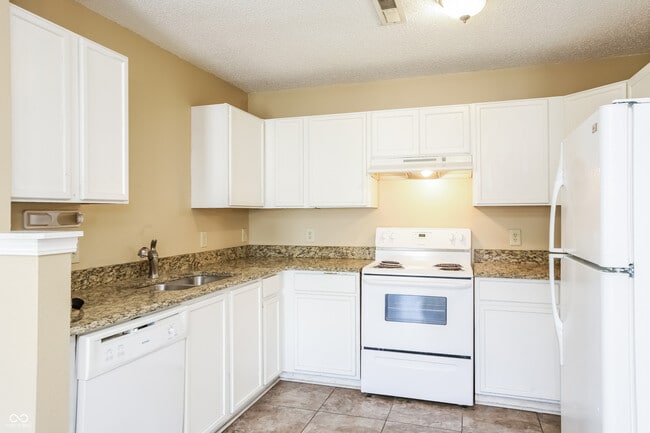 Building Photo - 913 Harbon Dr