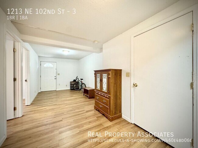 Building Photo - 1213 NE 102nd St