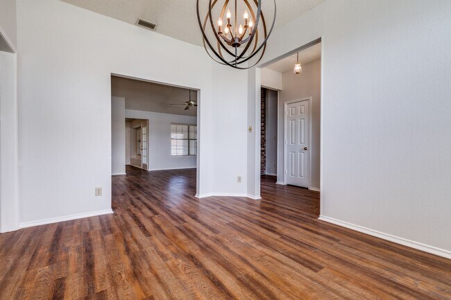 Building Photo - Lovely 3 Bedroom, 2 Bathroom Home in Mesqu...