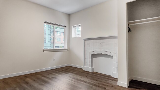 Building Photo - Modern 2BR Apartment in Prime Queen Anne L...