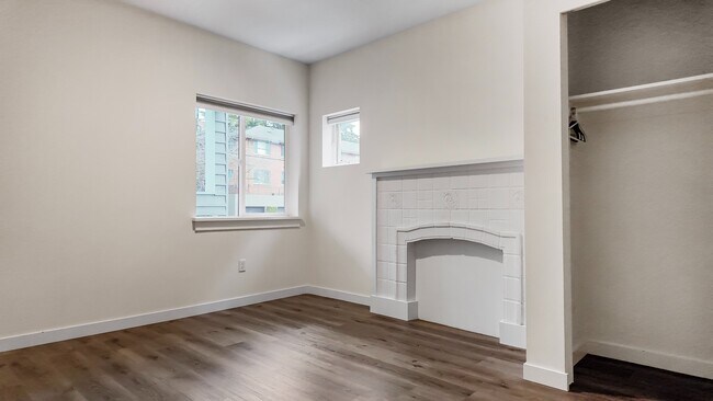 Building Photo - Modern 2BR Apartment in Prime Queen Anne Location