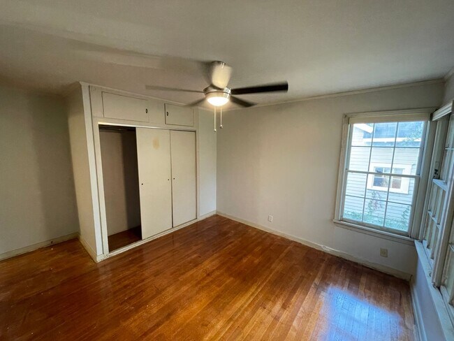 Building Photo - Just Remodeled 2 Bed, 1 Bath Home