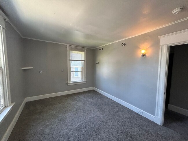 Building Photo - 3 bedroom 1 bath house in Davenport