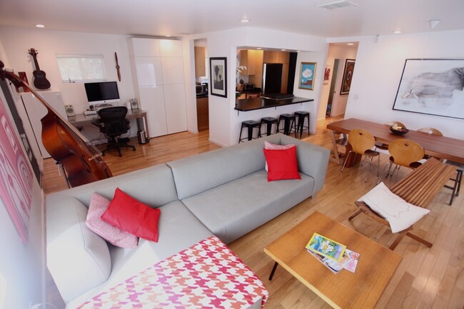 Building Photo - 2112 Lake Shore Ave