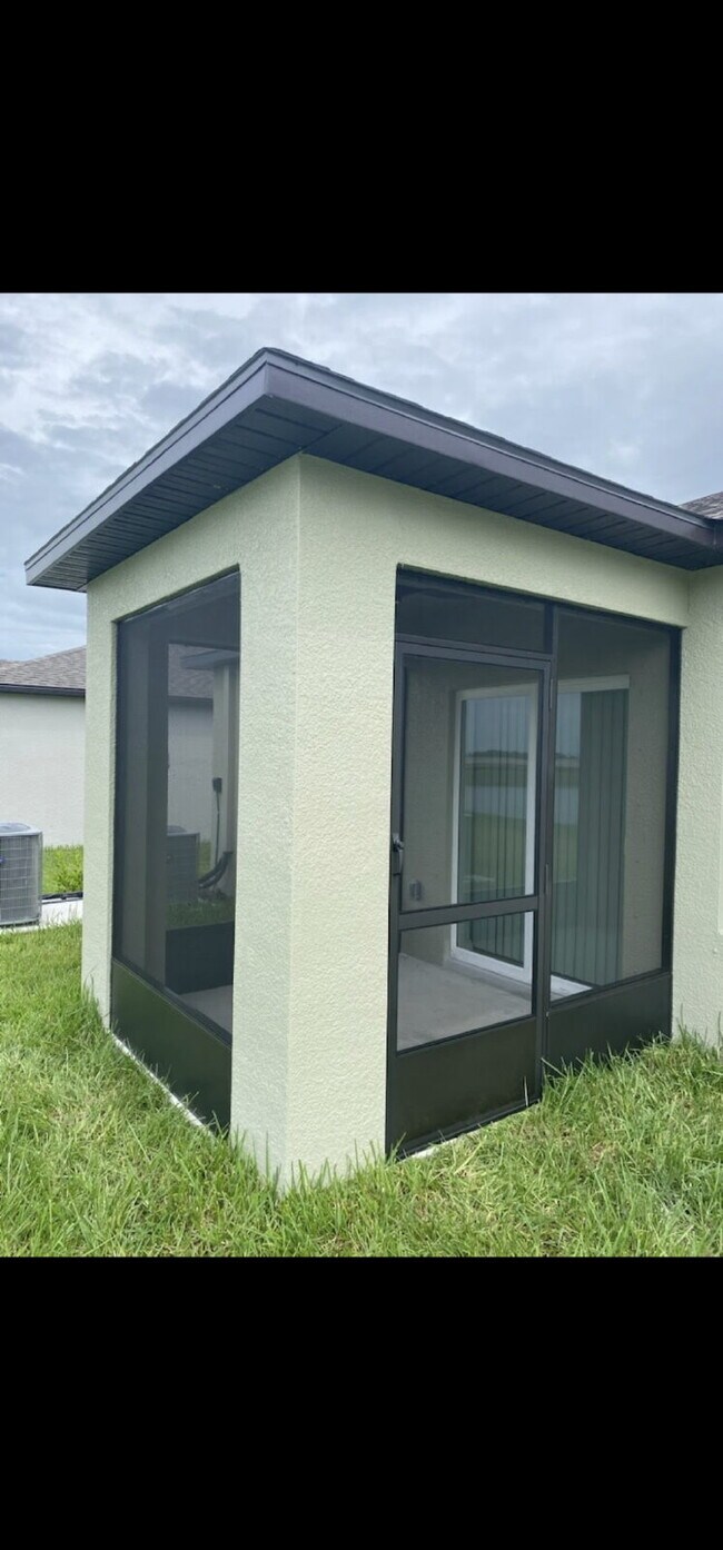 Building Photo - Lakeside Luxury in Parrish - 5 Bedroom BRA...