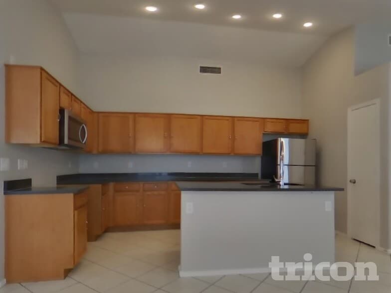 Building Photo - 2031 S Alicia