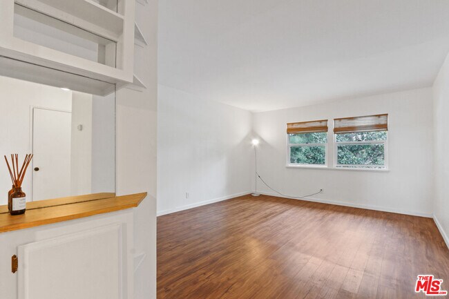 Building Photo - 3621 Kalsman Dr